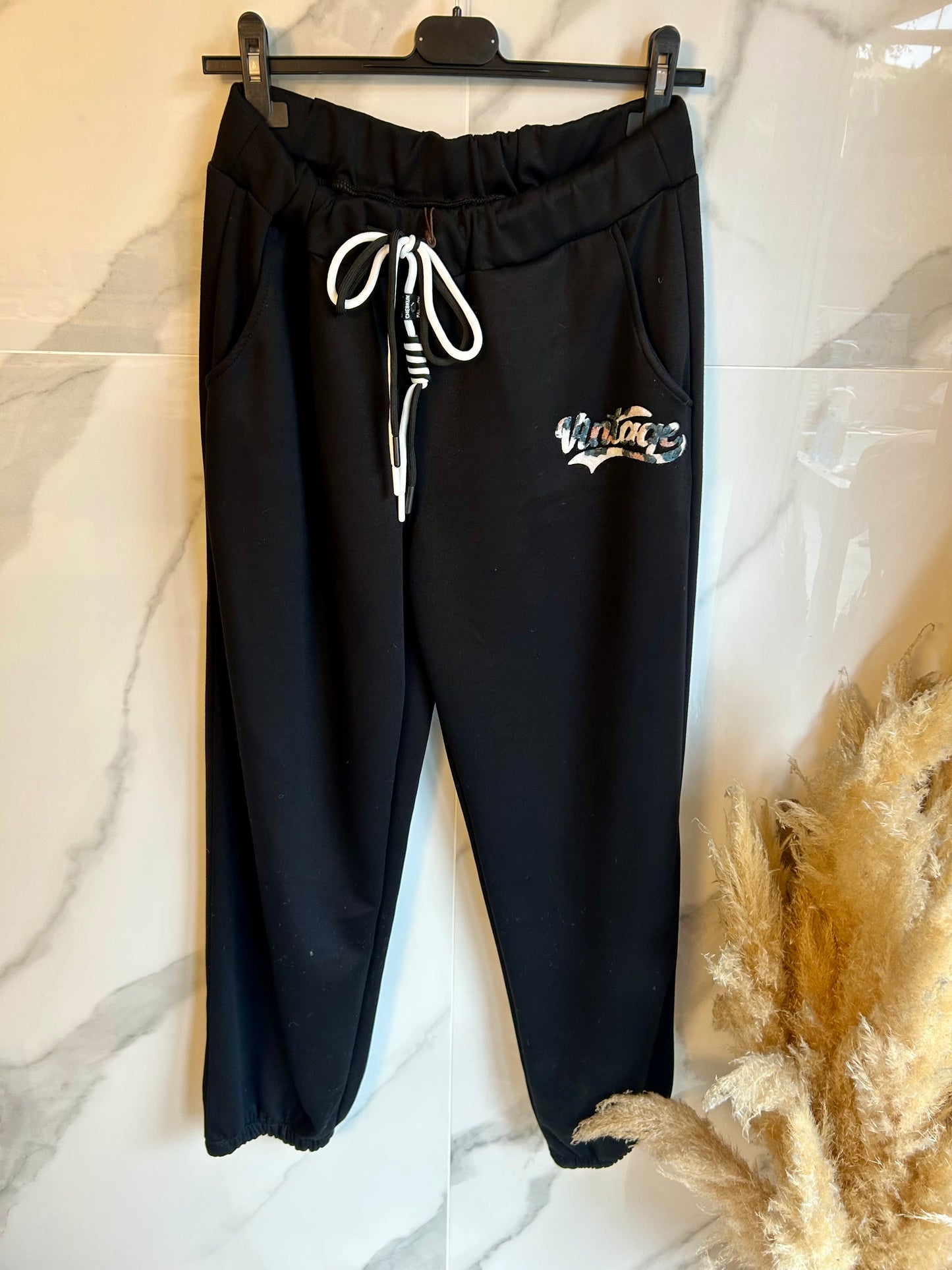 Ensemble jogging noir imprimé léopard “Vintage”